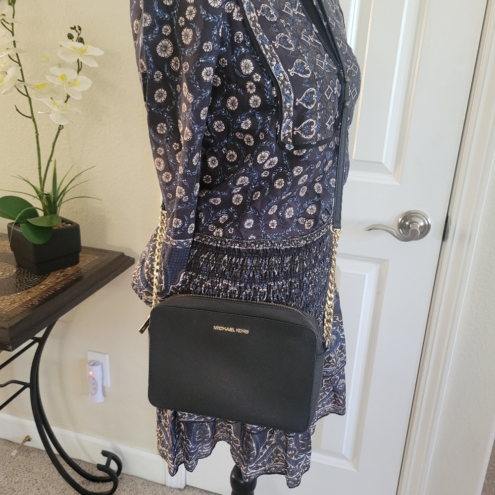 EUC Michael Kors Jet Set Crossbody Purse